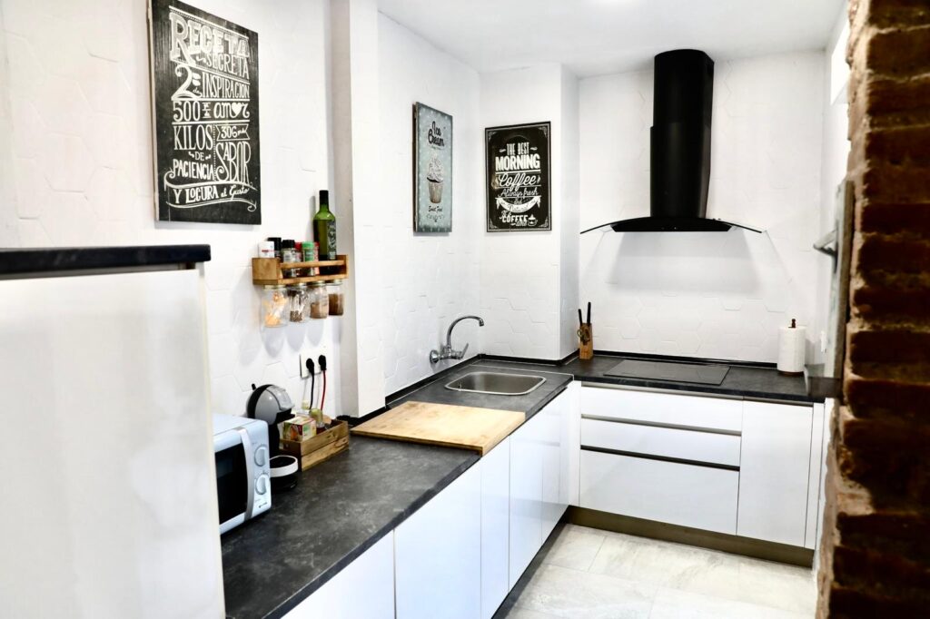Character & a Cosy Apartment El Cabanyal photo 2026 10 07 21 13 03