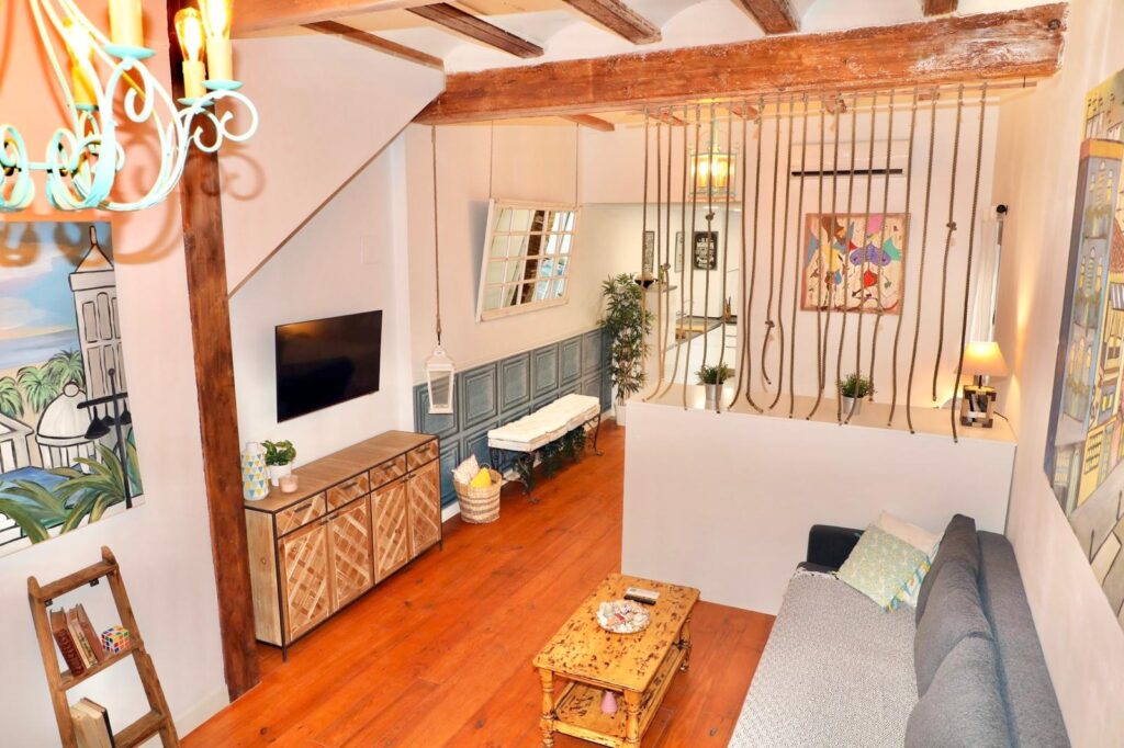 Character & a Cosy Apartment El Cabanyal photo 2026 10 07 21 13 03